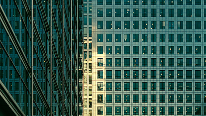 Foto: Godewind: Gebäude aus Glas mit vielen Fenstern