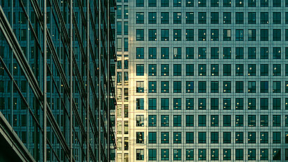 Photo: Godewind: building made of glass with many windows