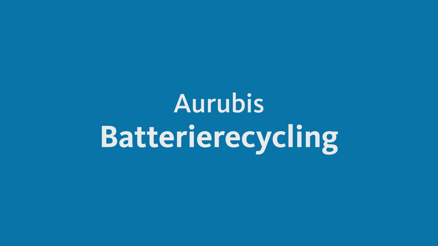 [Translate to English:] Grafik: Aurubis Batterierecycling: Fläche mit Filmtitel als Schriftzug