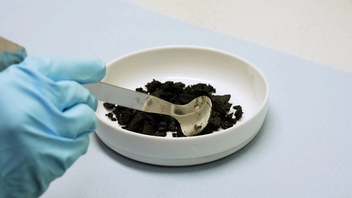Photo: Aurubis battery recycling: A bowl of black mass