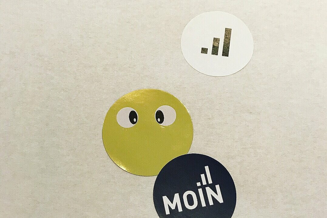 Foto: Kirchhoff: Buttons mit Kirchhoff Logo