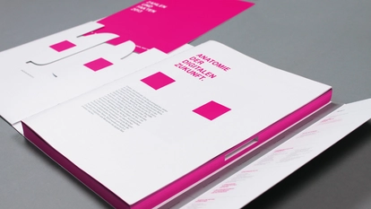 Photo: Deutsche Telekom: Opened annual report, integrated pocket