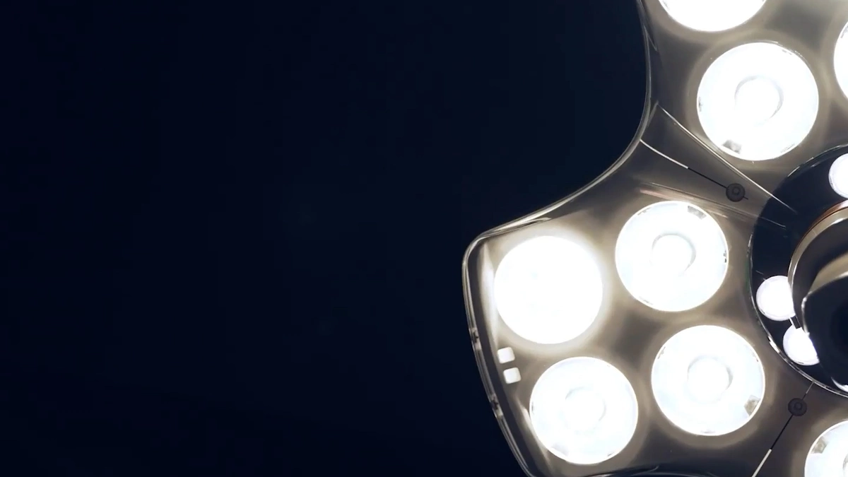 OP Lamp zooms out, showing doctor